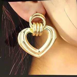 NWT Gold High Fashion Heart Earrings